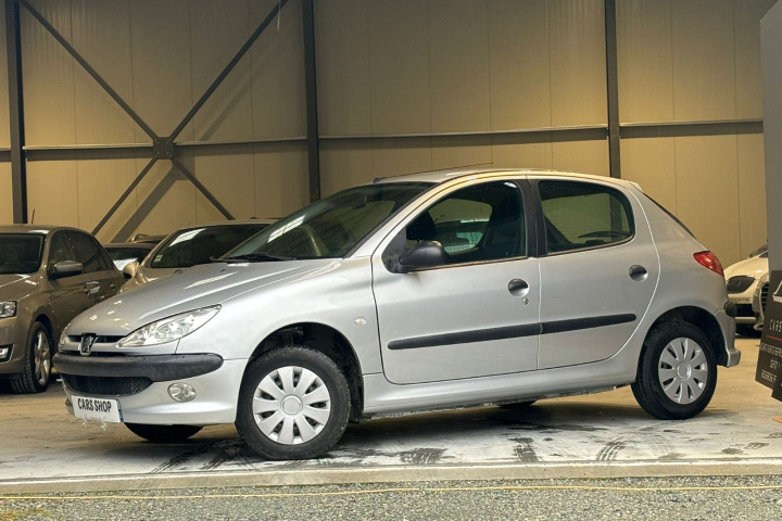 PEUGEOT 206