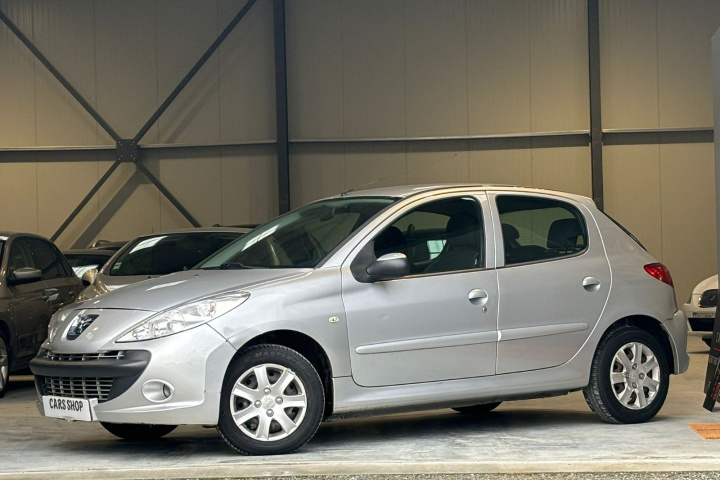 PEUGEOT 206+