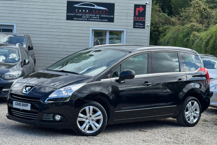 PEUGEOT 5008